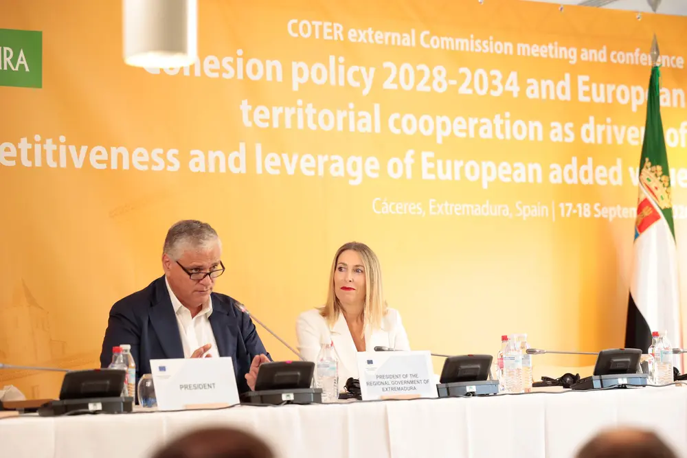 Chair of the COTER commission Vasco Alves Cordeiro and President of the Region of Extremadura María Guardiola Martín.