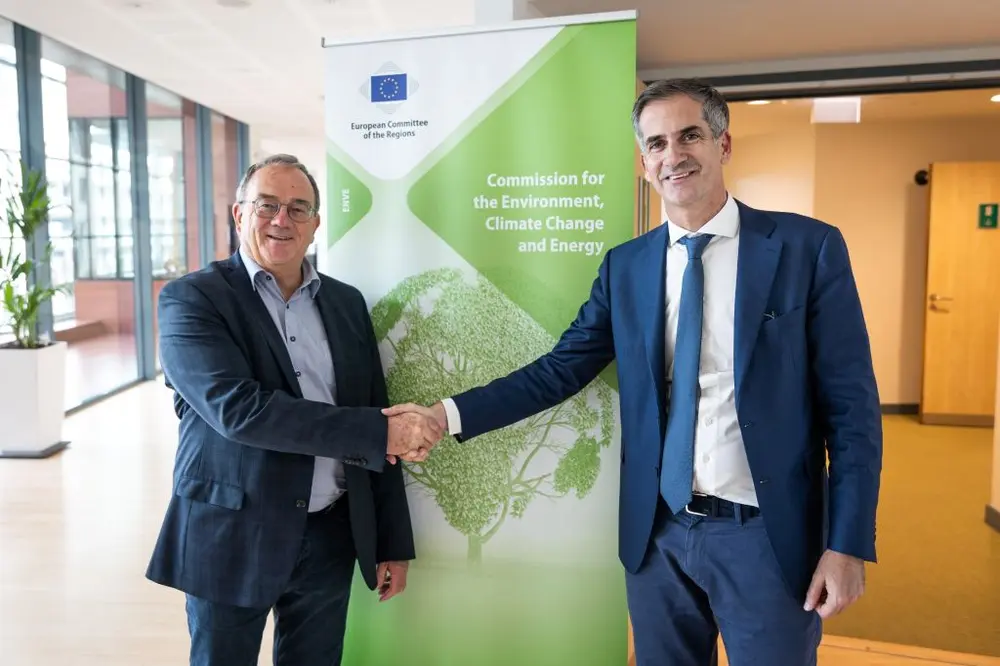 Der Vorsitzende der Fachkommission ENVE, Kostas Bakoyannis (rechts), und Roby Biwer werden den AdR auf der COP 17 des CBD vertreten.
