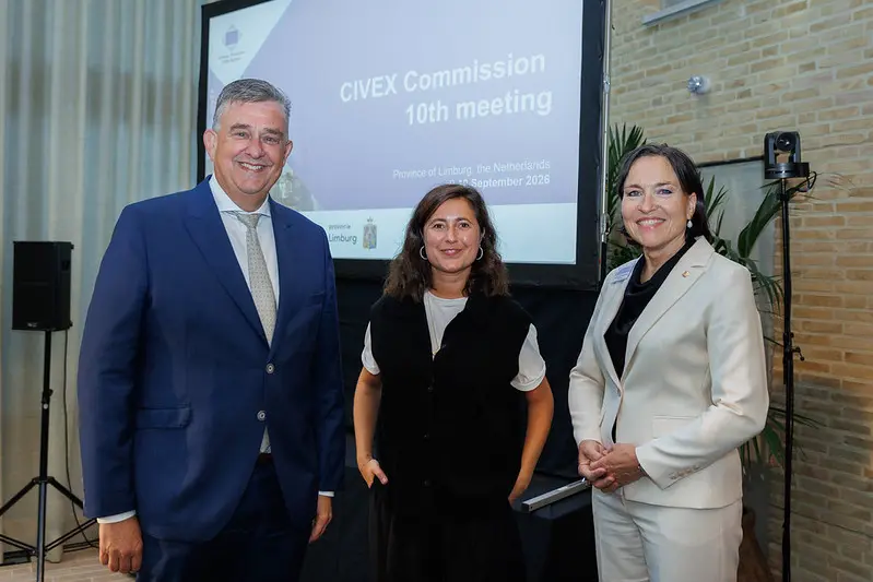 Emile Roemer, il-Kummissarju tar-Re għall-Provinċja ta’ Limburg, il-President tas-CIVEX Magali Altounian (c), u Elianne Demollin-Schneiders, il-Ministru Reġjonali tal-Provinċja ta’ Limburg
