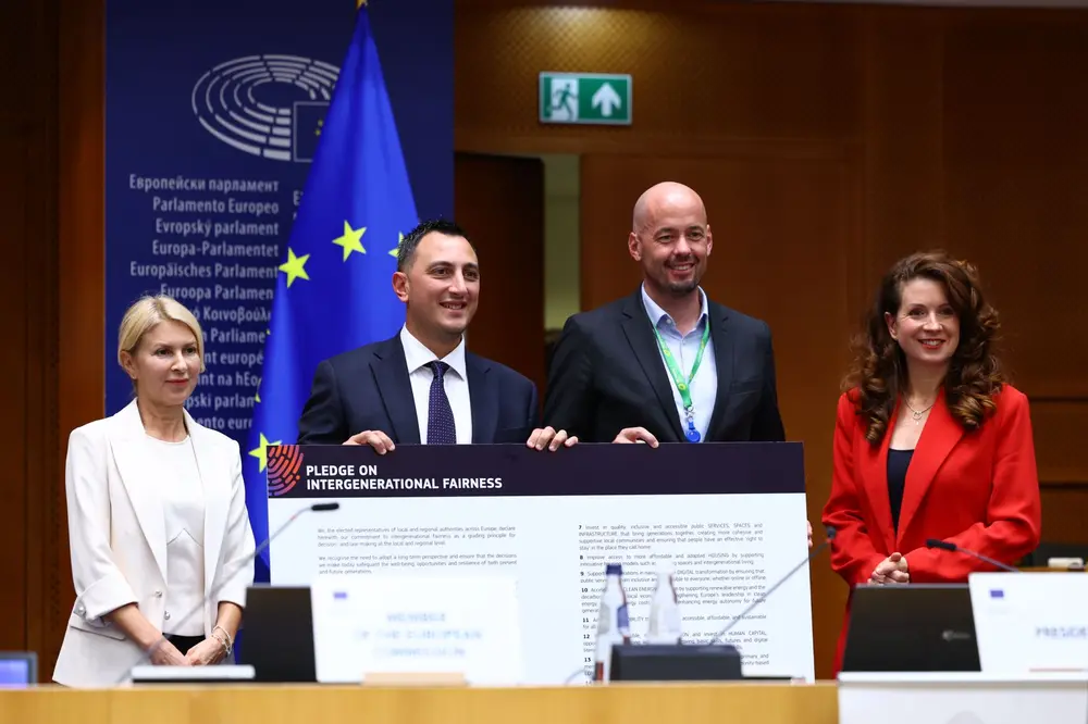 Rapporteur Tanya Hristova, Commissioner Glenn Micallef, Tine Radinja and President Kata Tüttő with The Pledge on Intergenerational Fairness.