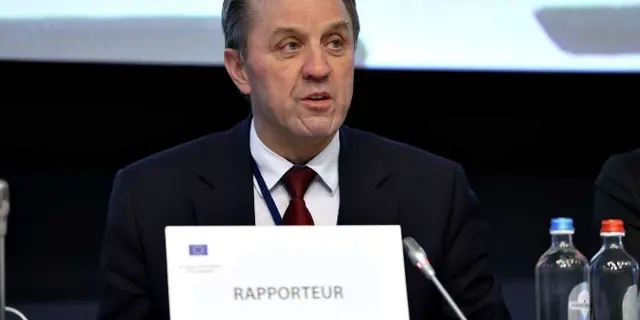 Mental health: regions and cities urge more support for community-based initiatives and preventive care