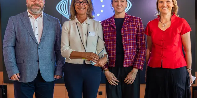 Pavel Branda, a zsűri elnöke; Sandra Sondini, a GECT igazgatója; Chiara Fabbro, projektkoordinátor; Simona Pohlova Európai Bizottság, Regionális és Várospolitikai Főigazgatóság