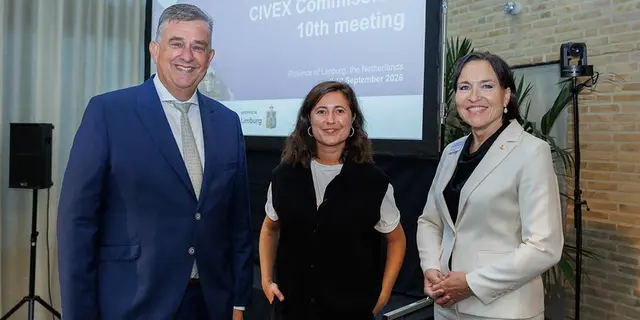 Emile Roemer, il-Kummissarju tar-Re għall-Provinċja ta’ Limburg, il-President tas-CIVEX Magali Altounian (c), u Elianne Demollin-Schneiders, il-Ministru Reġjonali tal-Provinċja ta’ Limburg