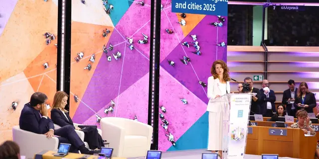 Präsidentin Kata Tüttő bei der Eröffnungssitzung der Europäischen Woche der Regionen und Städte